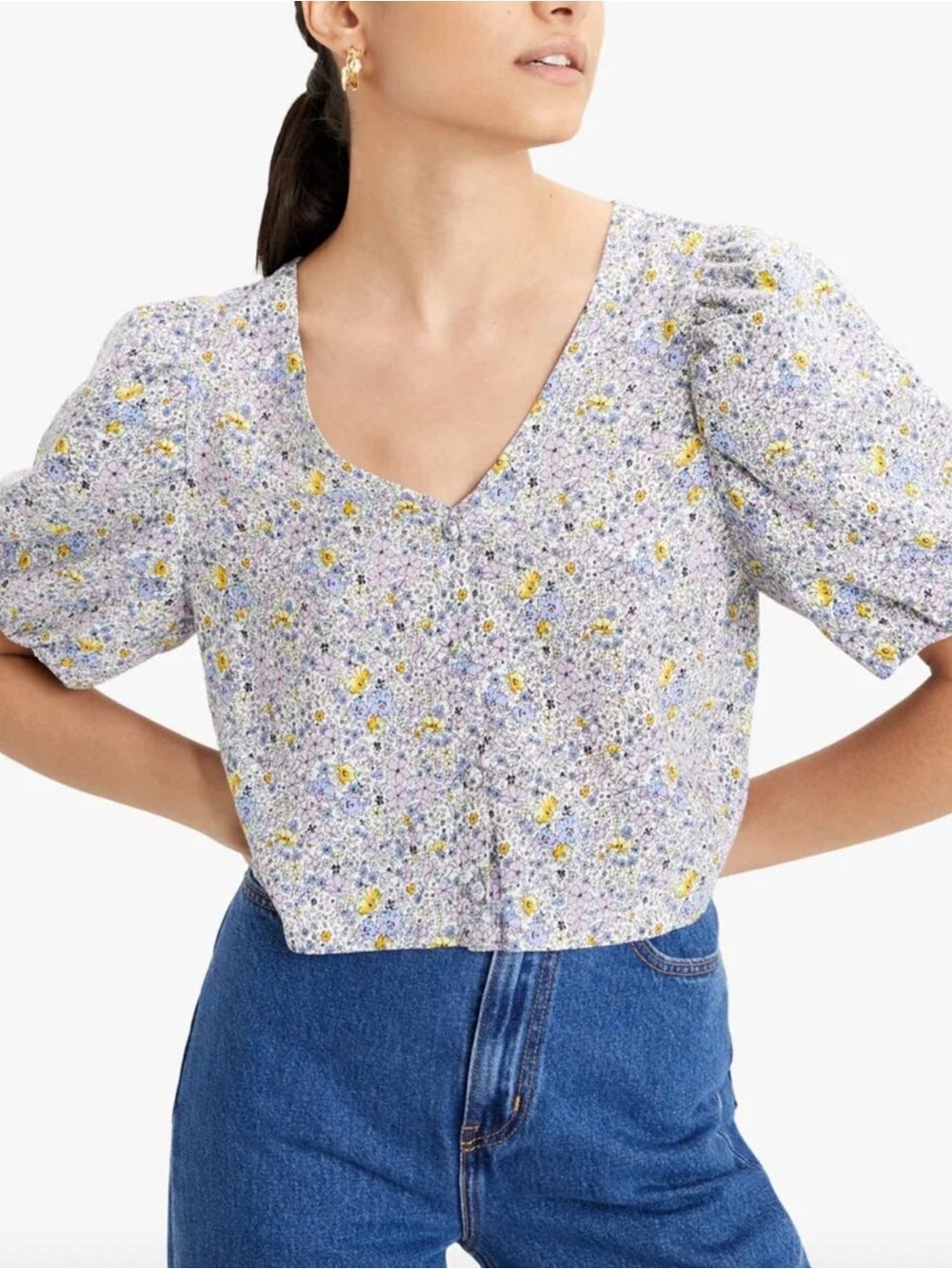 Levi’s Floral V-Neck Puff Sleeve Button Down Top